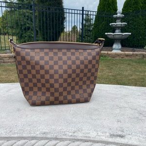 Louis Vuitton Damier Ebene Illovo MM